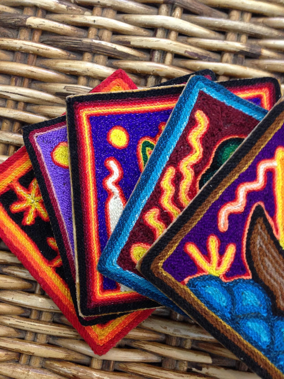Cuadro o Tabla de Estambre 10 X 10 cms - TATEHUARI, arte huichol